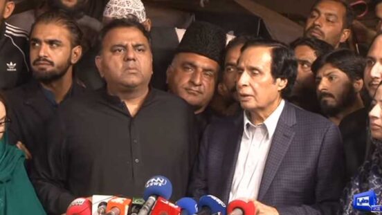 Elahi embraces PTI a day ahead of momentous ‘Jail Bharo Movement’