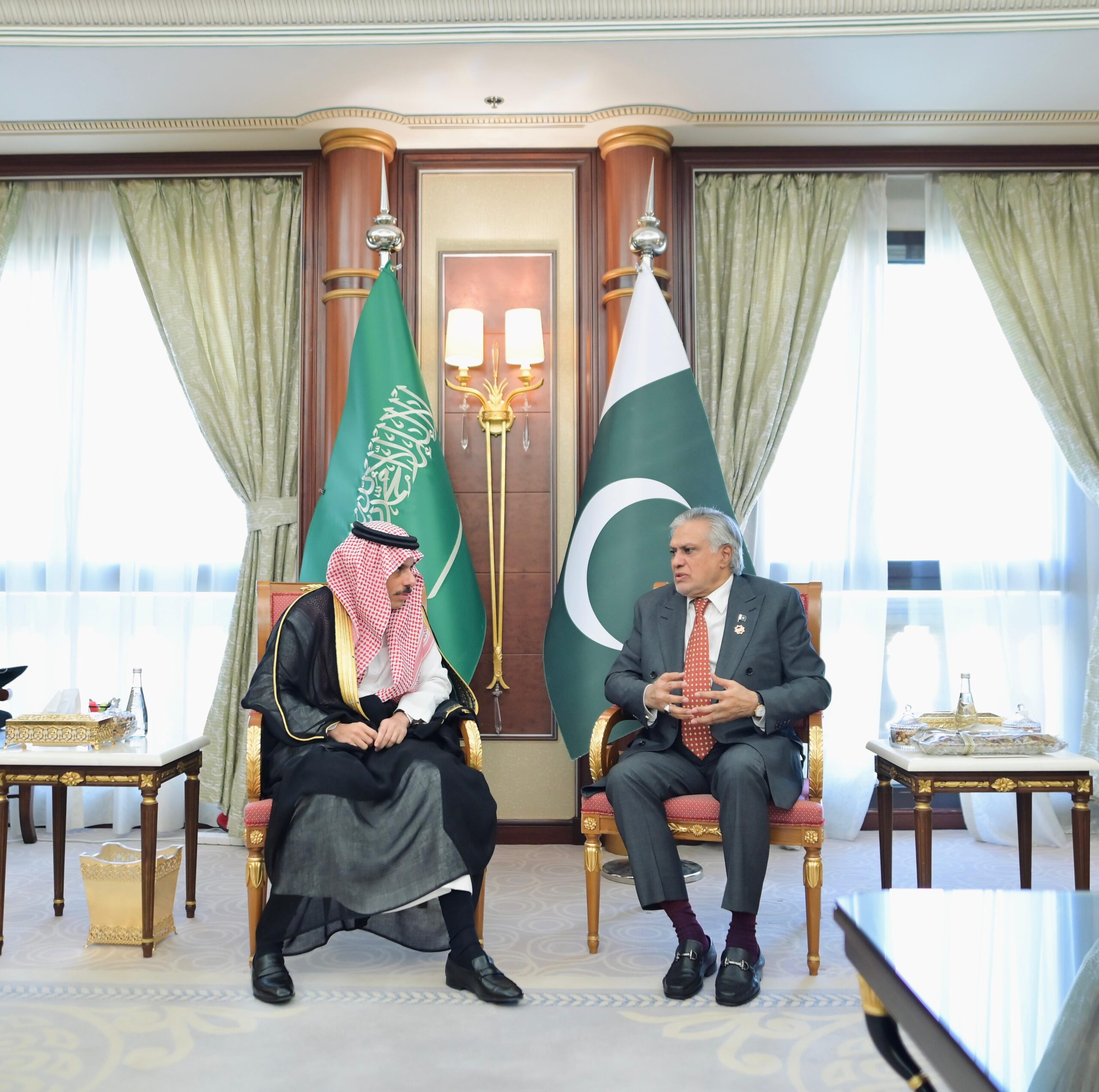 Pak,KSA FMs discusses regional situations
