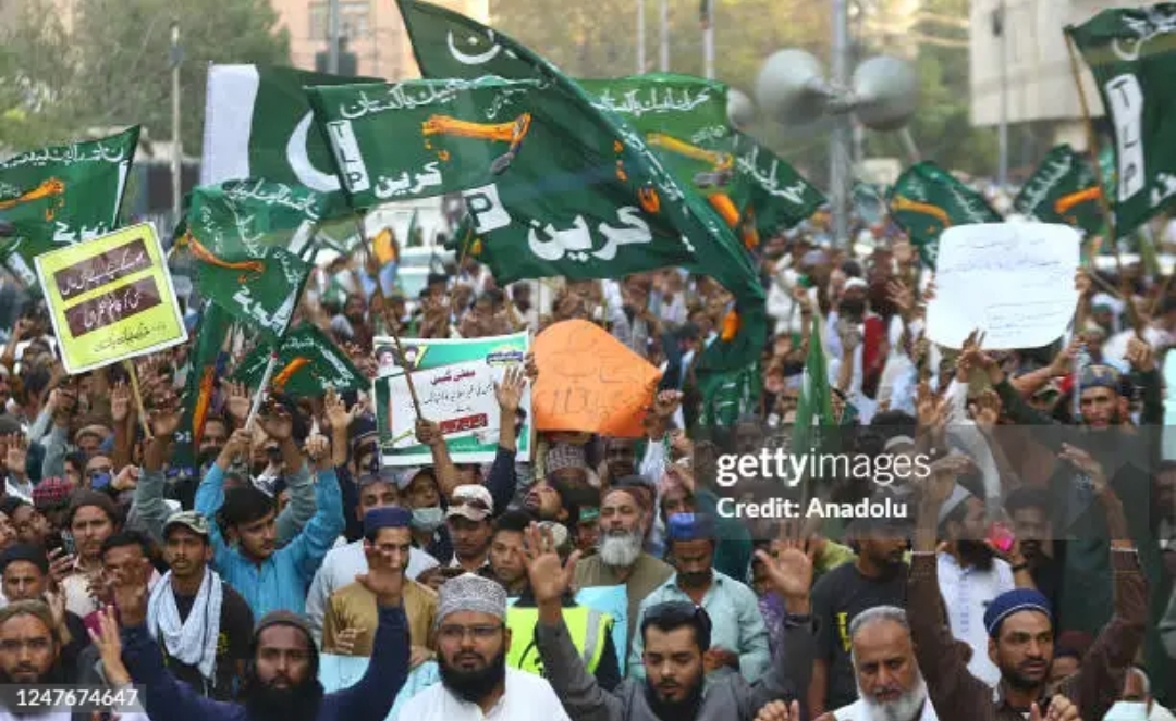 Terrorism links: Interior ministry declares TLP banned organisation