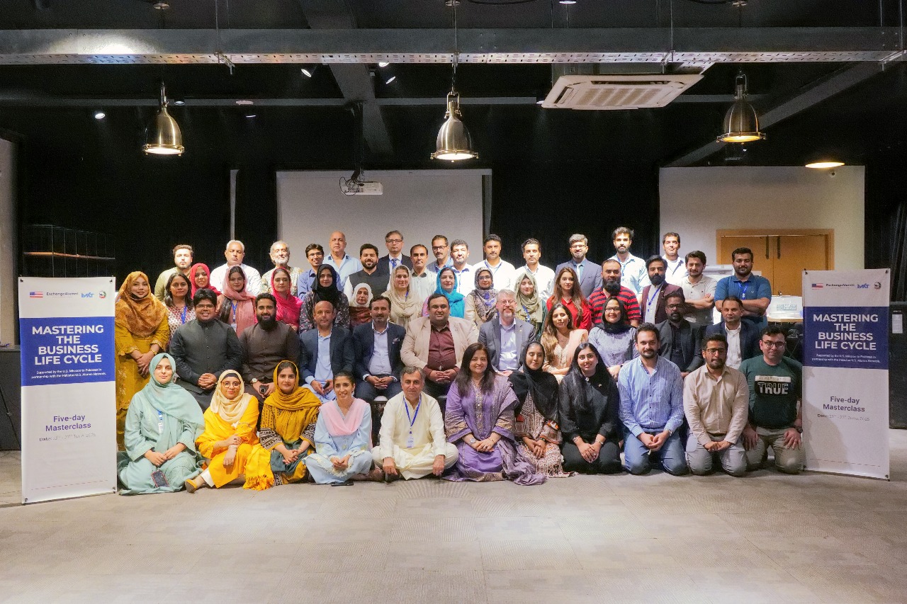 PUAN-LMKT masterclass on Mastering business life cyle concludes at NIC Karachi