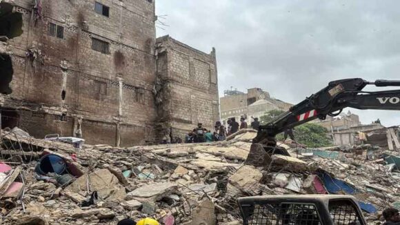 Death toll rises to 17: Search operation continues in Karachi building collapse