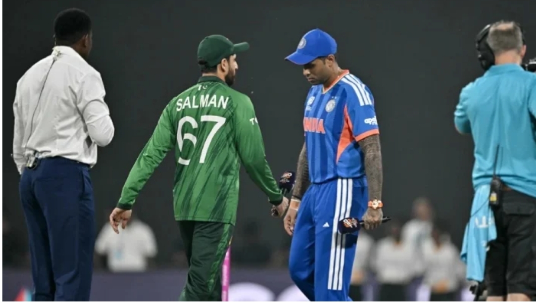 Top order collapse puts Pakistan under pressure in T20 WC