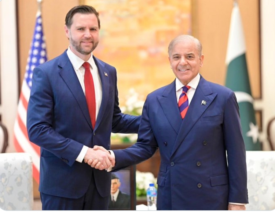 Pakistan Faces Mounting Domestic Crises as Leaders Focus on International Mediation Efforts