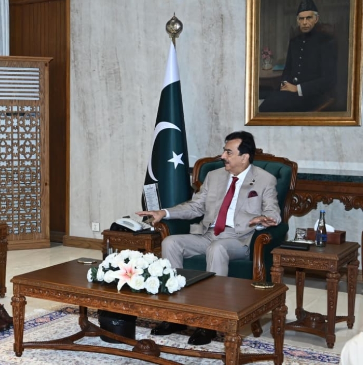 Gilani Pays Tribute to Armed Forces on Defence & Martyrs Day