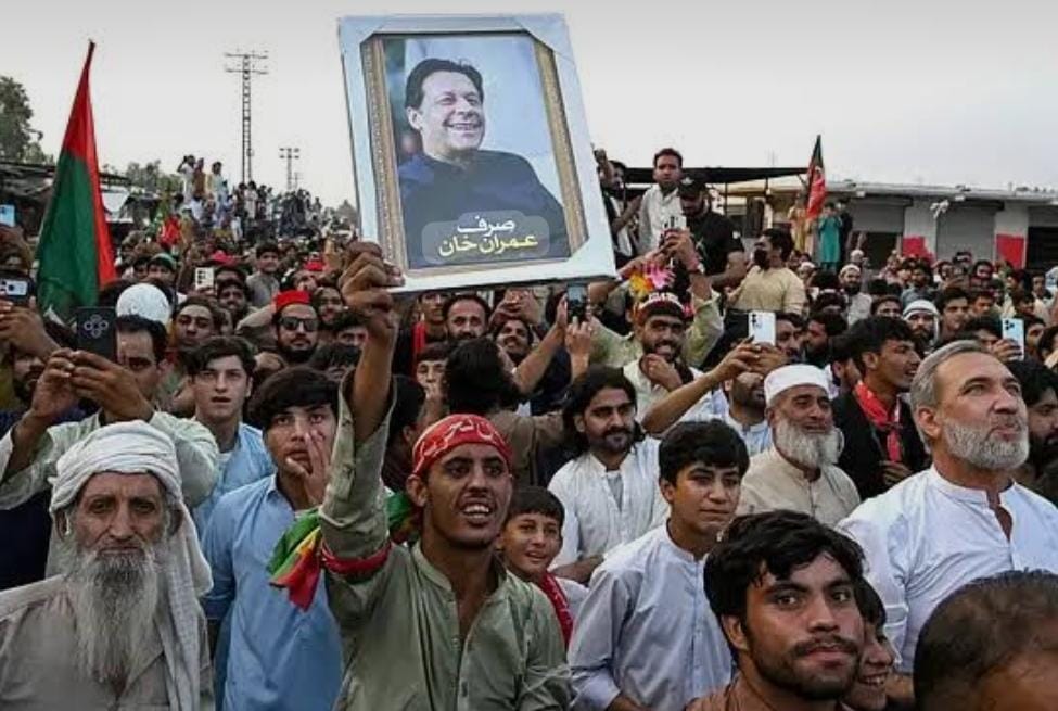 PTI Long March continues as thousands head towards Islamabad,Khan’s release demanded